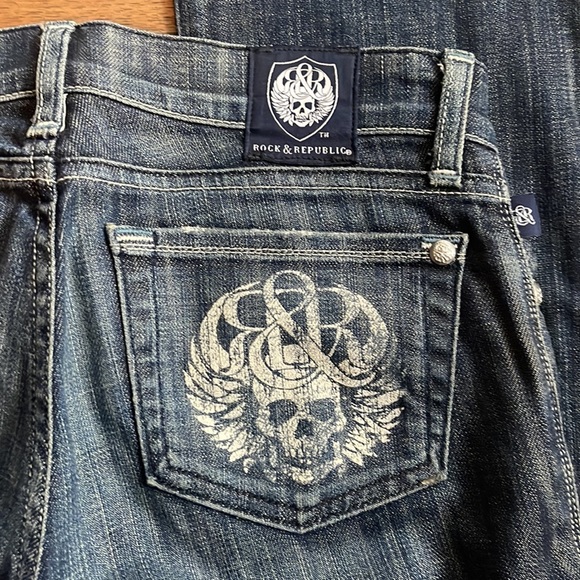 Rock and Republic Jeans with Skull design - Picture 2 of 7